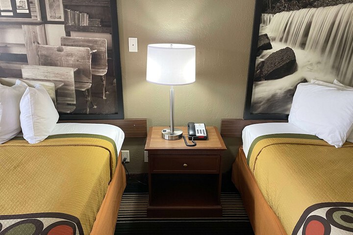 Room 52 of 62