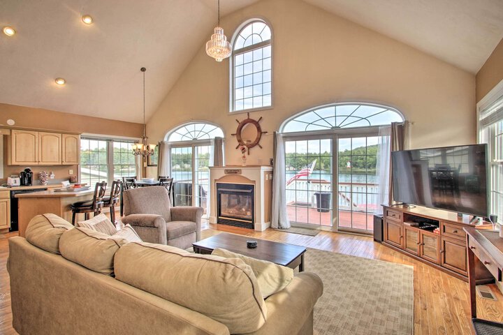 Waterside Haven on Milton Pond w / Deck & Boat Dock