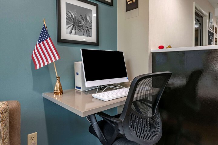 Business Center 39 of 39