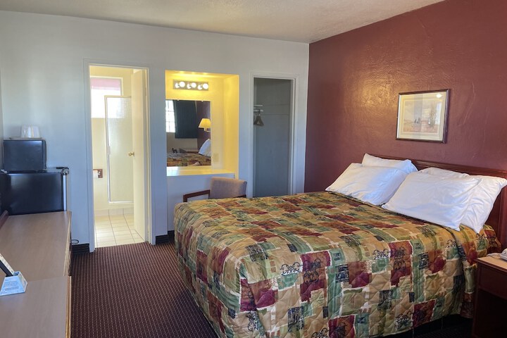 Room 9 of 10