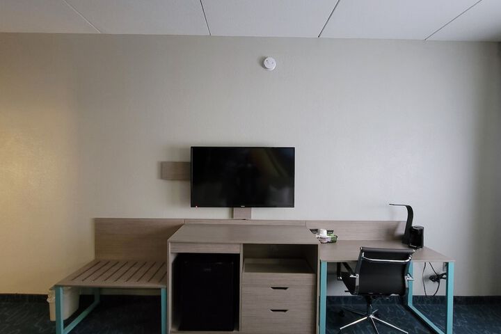 Room 16 of 40