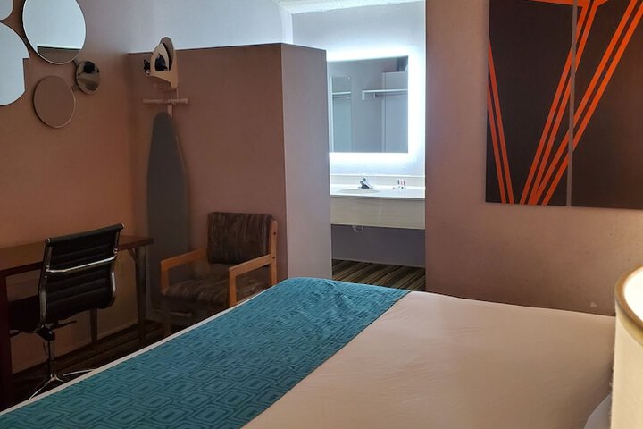 Room 17 of 24