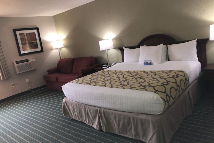 Room 10 of 34