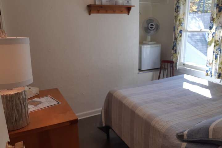 Room 46 of 215