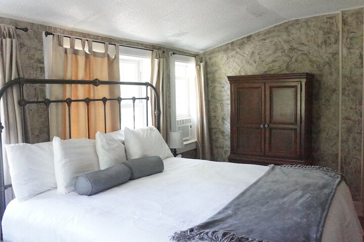 Room 14 of 33