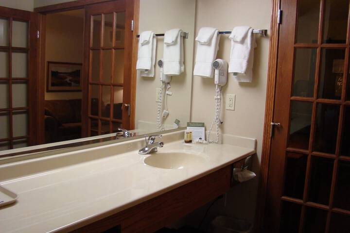 AmericInn by Wyndham Kewanee