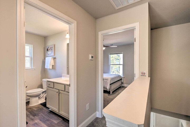 Greer Getaway w / Smart TV 1 Mi to Dtwn!