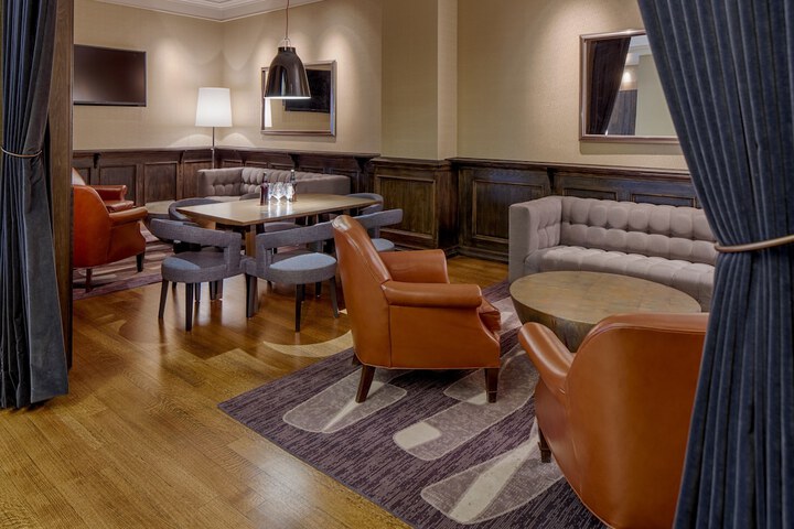 Lounge 47 of 63