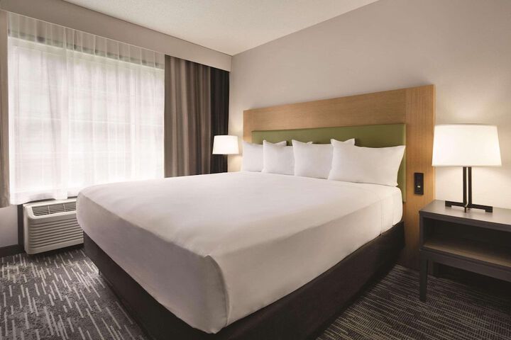 Country Inn & Suites by Radisson Detroit Lakes