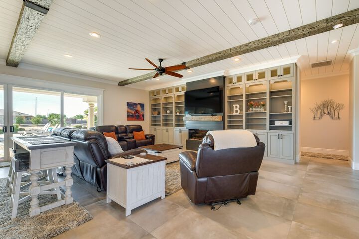 Spacious Queen Creek Home w / Hot Tub & Pool!