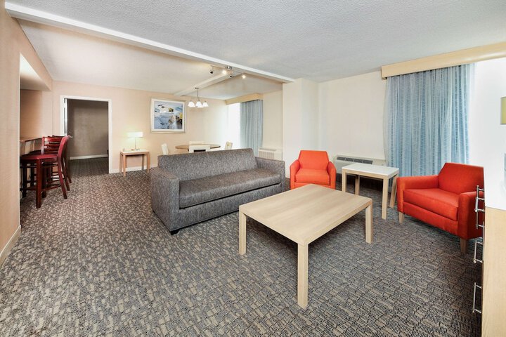 Room 34 of 40