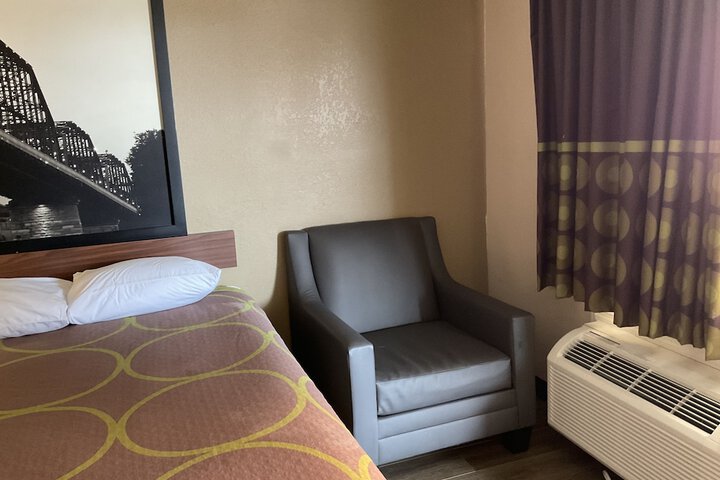 Super 8 by Wyndham Chattanooga / East Ridge