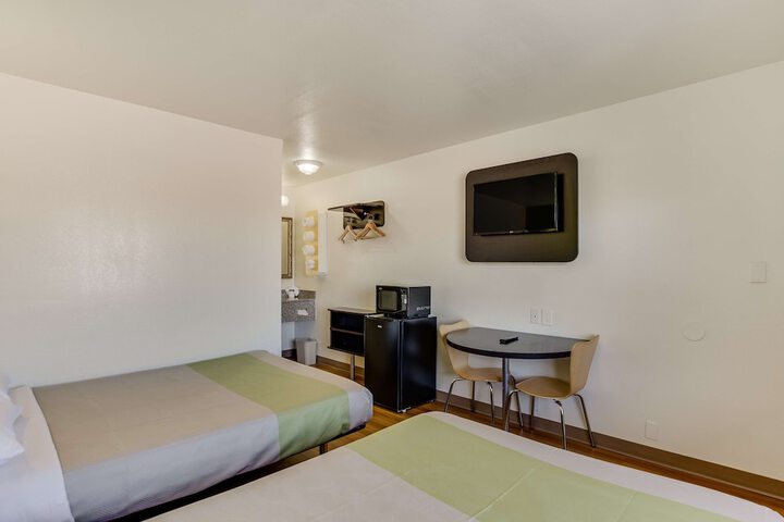 Room 27 of 39