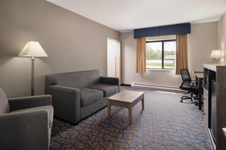 Baymont by Wyndham Waukesha