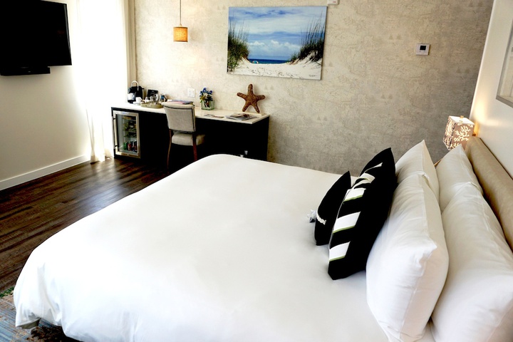 Room 26 of 136