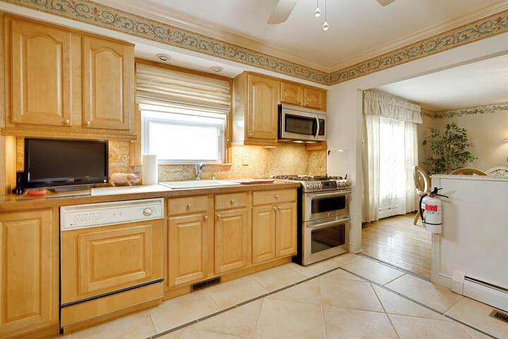 Charming Bay Head Retreat - Half-mi to Beach!