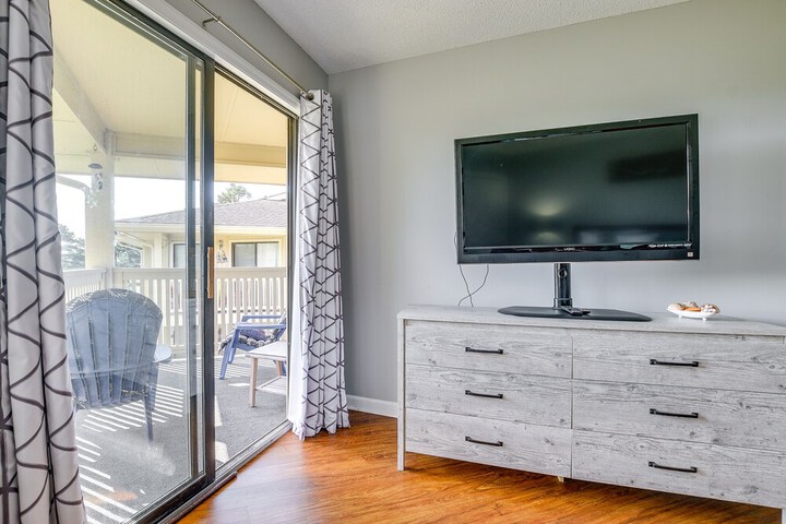 Little River Condo w / Pool Access - Near Beaches!