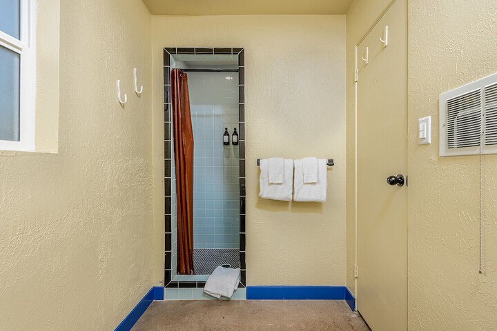Room 18 of 37