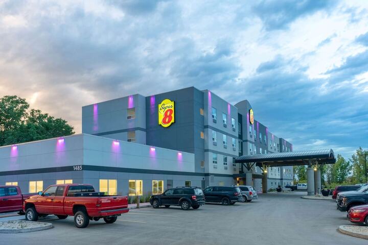 Hotel 2 of 77