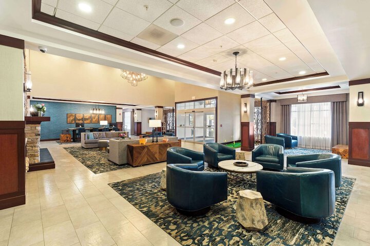 DoubleTree by Hilton Front Royal Blue Ridge Shadows