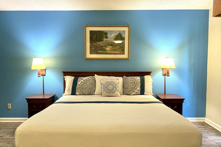 Room 4 of 17