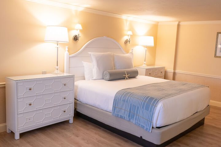 Anchor in Distinctive Waterfront Lodging