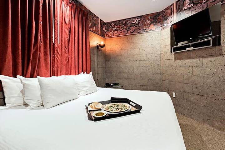 Room 102 of 151