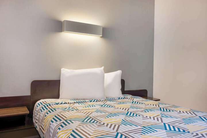 Room 14 of 25