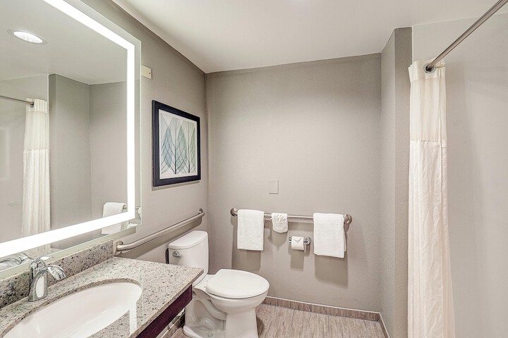 DoubleTree by Hilton Hotel Bloomington