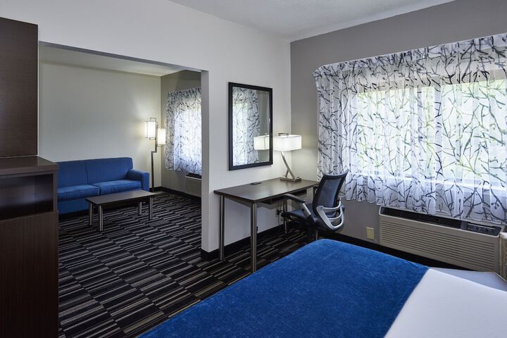 Room 10 of 35