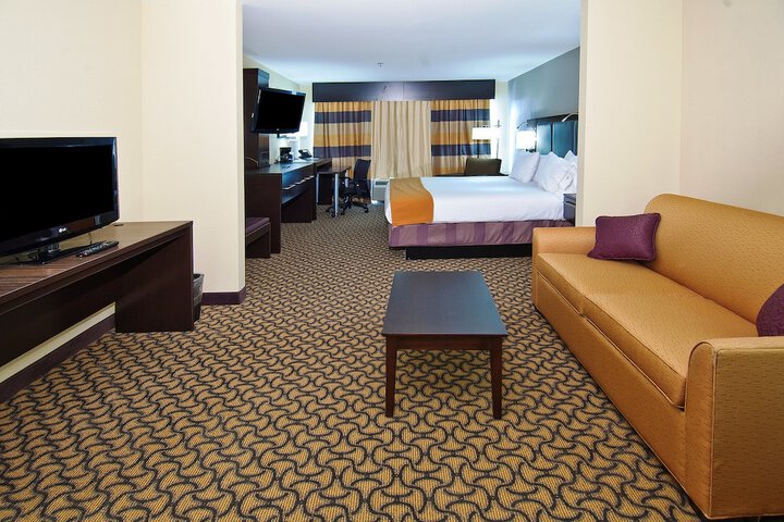 Holiday Inn Express & Suites Jackson / Pearl Intl Airport by IHG