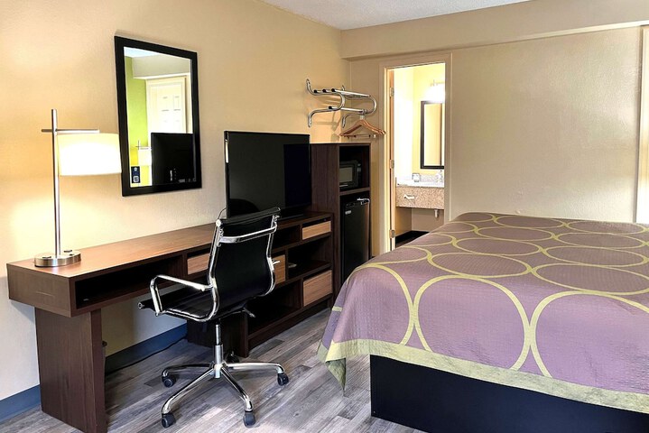 Super 8 by Wyndham Lafayette / Purdue Area