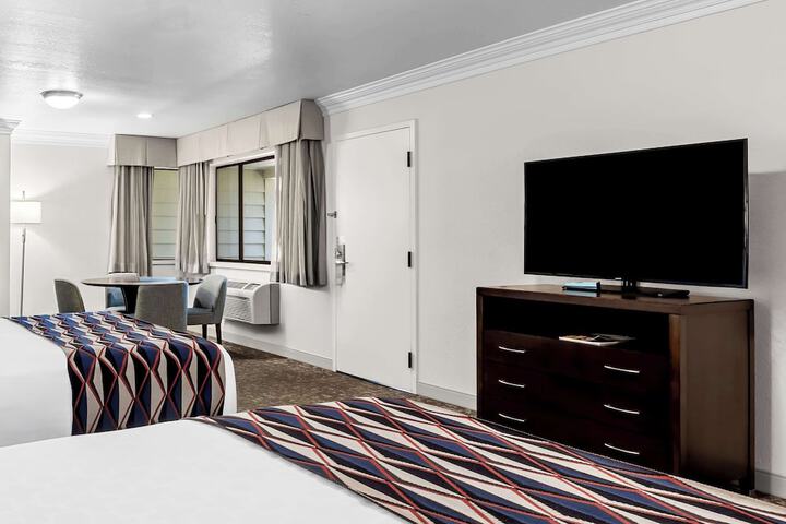 Room 11 of 36