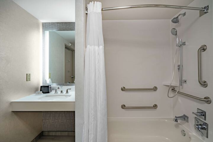 Room 15 of 24