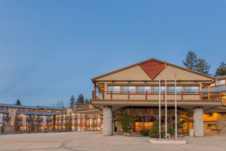 Holiday Inn Resort The Lodge at Big Bear Lake by IHG