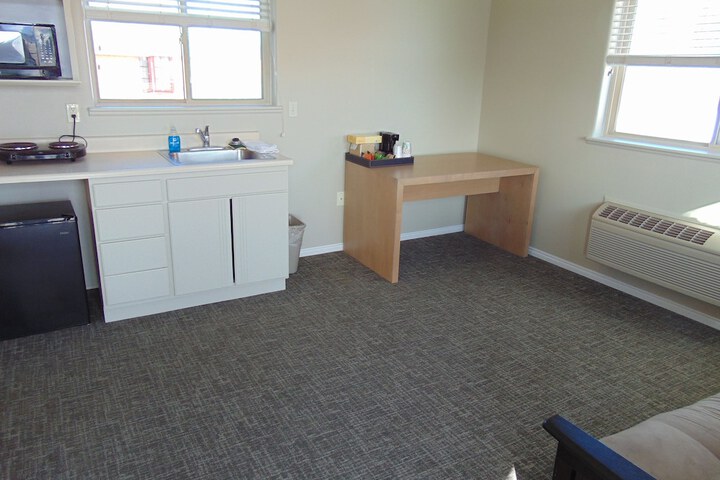 Room 27 of 64