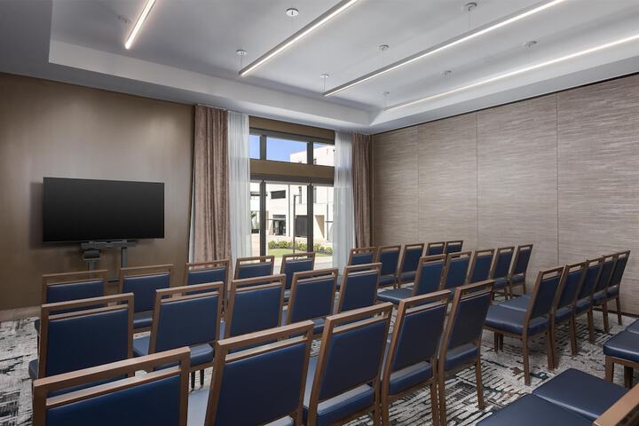 Hotel Avail Rogers Tapestry Collection by Hilton