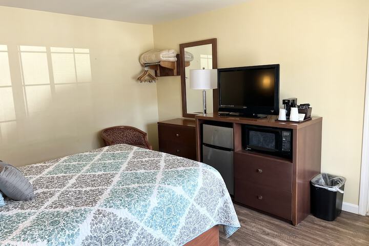 Room 27 of 33