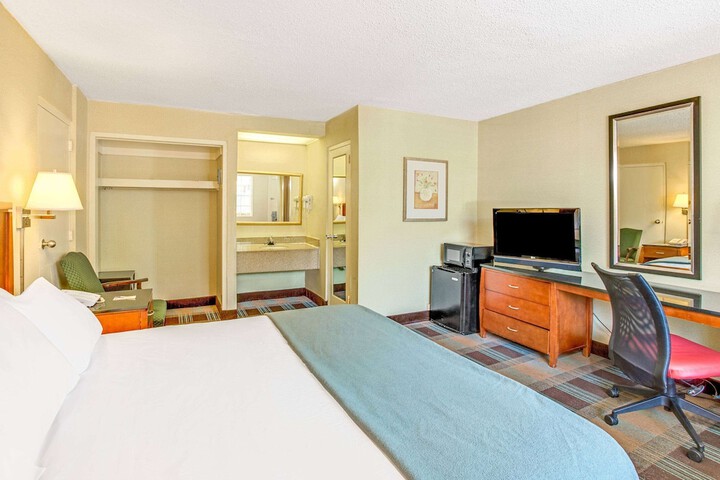 Room 13 of 16