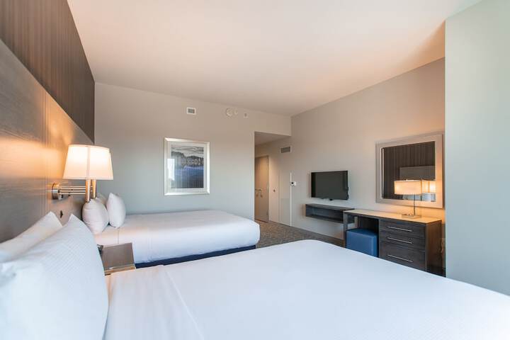Embassy Suites by Hilton The Woodlands at Hughes Landing