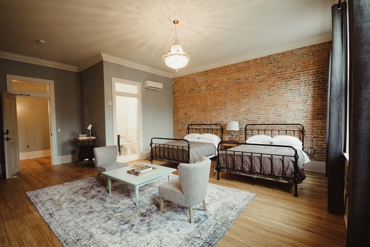 Room 10 of 23