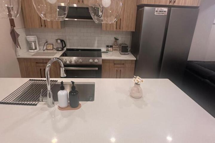 Victorias Family Oceanside Retreat brand new 2br basement