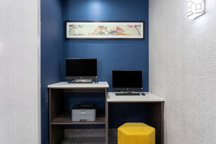 Business Center 60 of 60