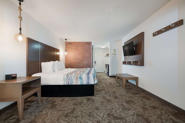 Room 14 of 34