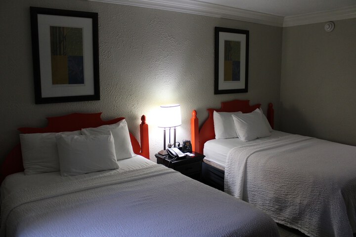 The Aurora Inn