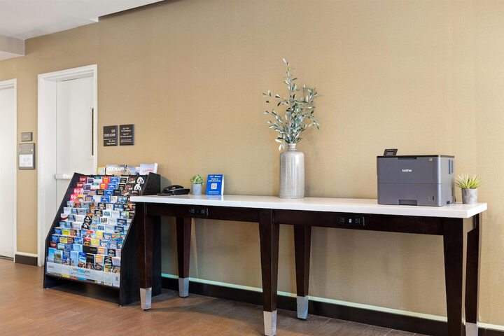 Hampton Inn & Suites Los Angeles - Glendale