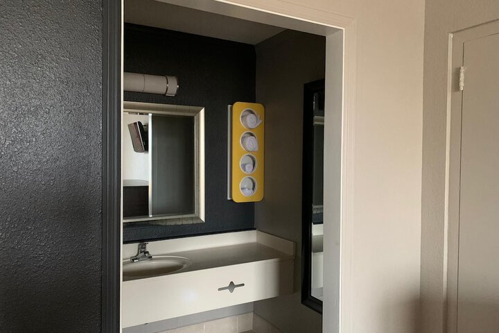 Room 10 of 12