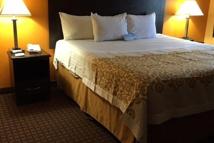 Room 32 of 65