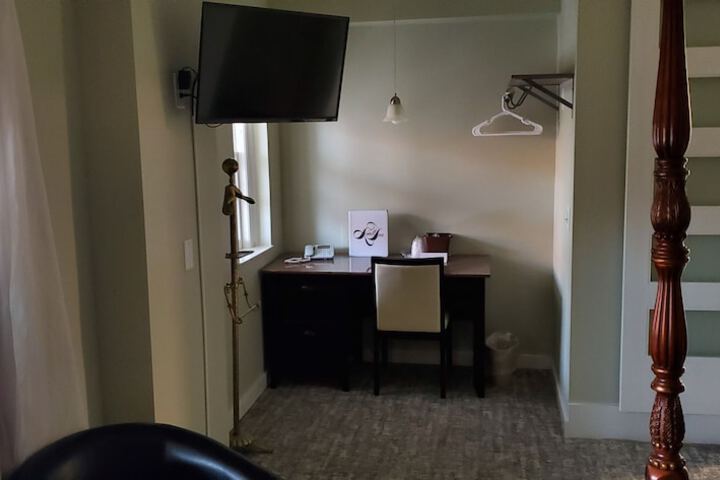 Room 182 of 208