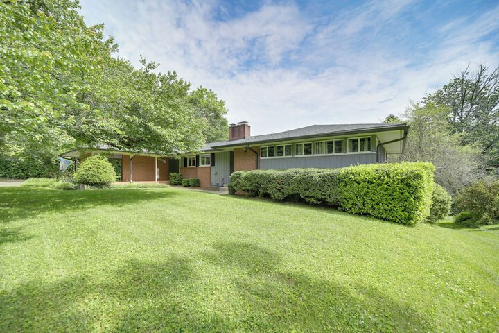 Centrally Located Brevard Home w / Deck & Fire Pit!
